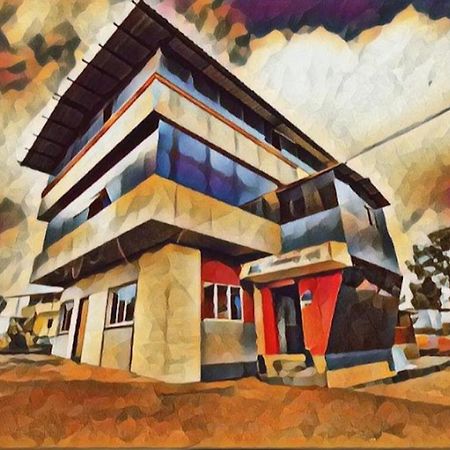 Strawberry Vacations Villa Panchgani Esterno foto